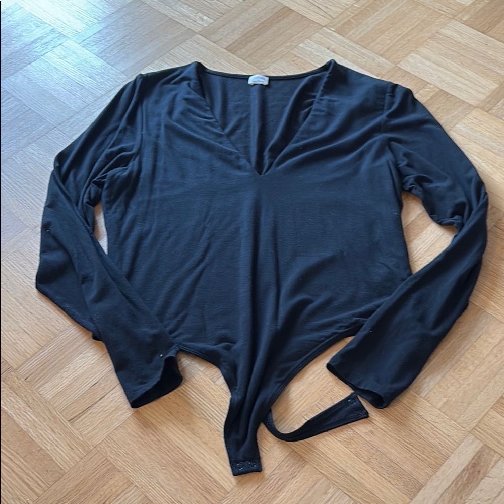 Wilfred black V-Neck bodysuit